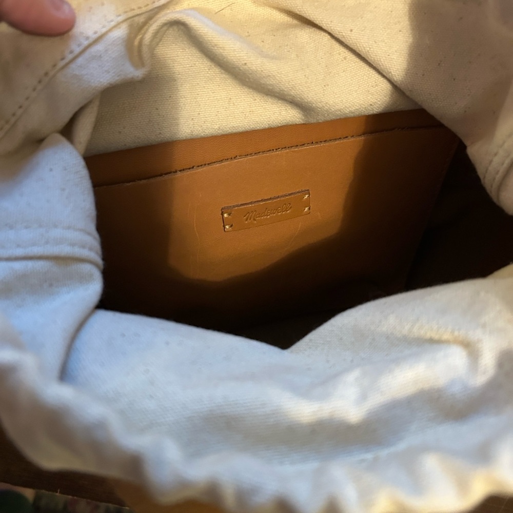 Madewell Two-Tone Leather Bucket Bag - Picture 3 of 5